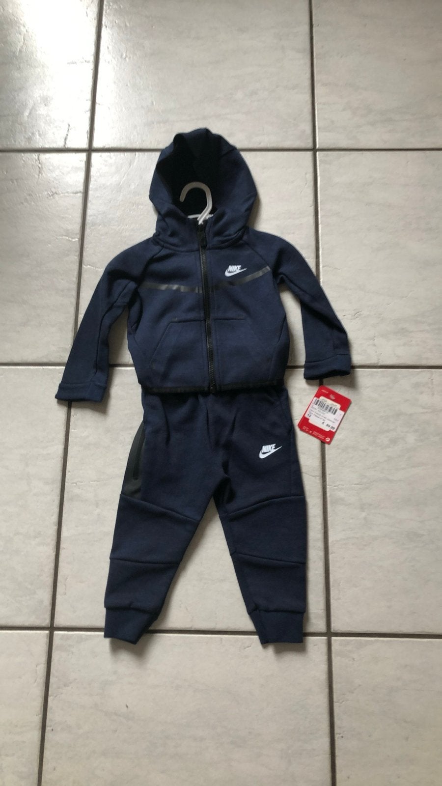 Nieuw Nike Tech Fleece setje, maat 80/86 (12-18M), Ophalen of Verzenden, Nieuw, Jongetje of Meisje, Setje