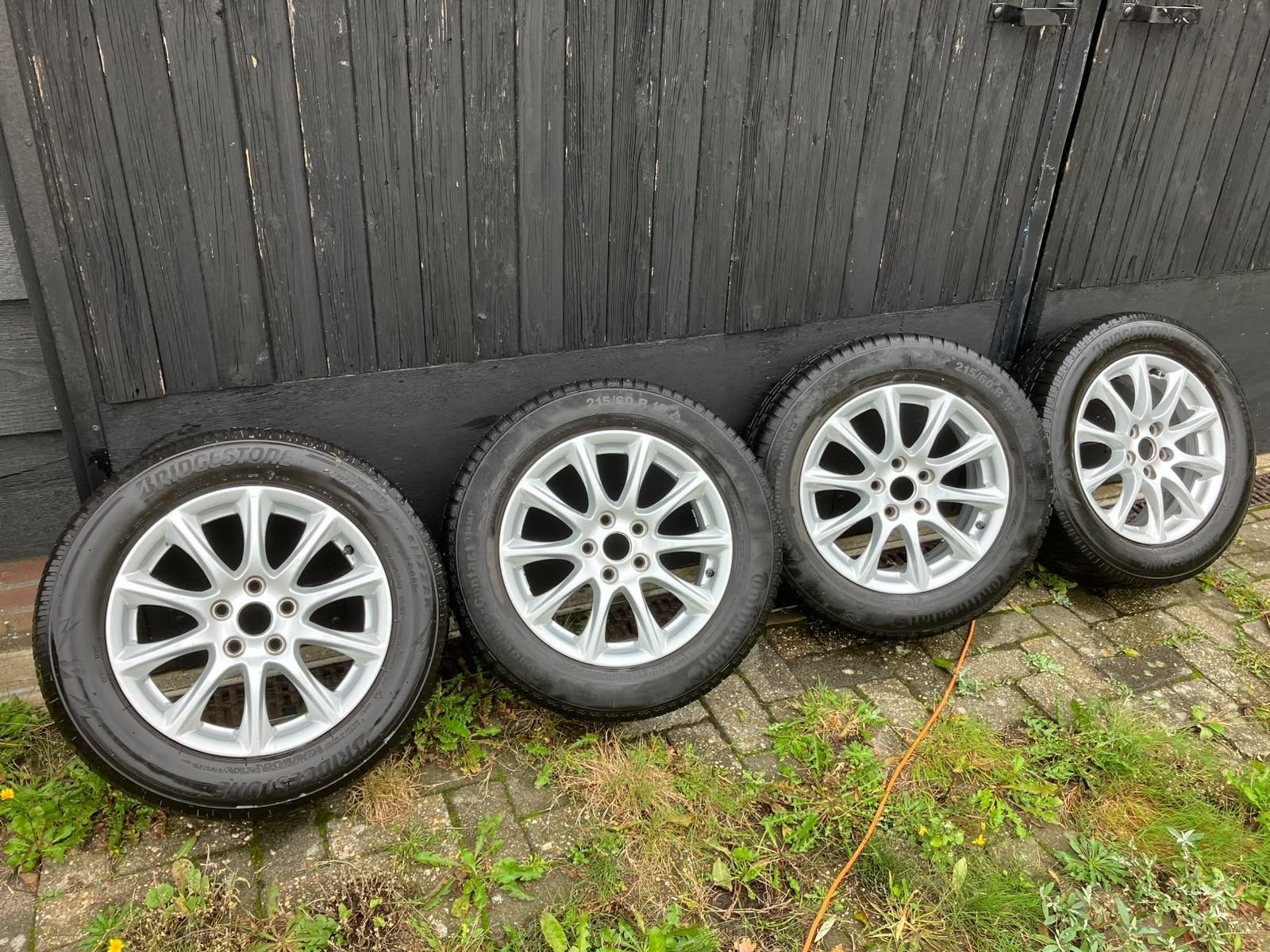 Winterbanden Ford Mondeo Station 215/60 R16, Auto-onderdelen, Ophalen, 16 inch, Banden en Velgen, Winterbanden