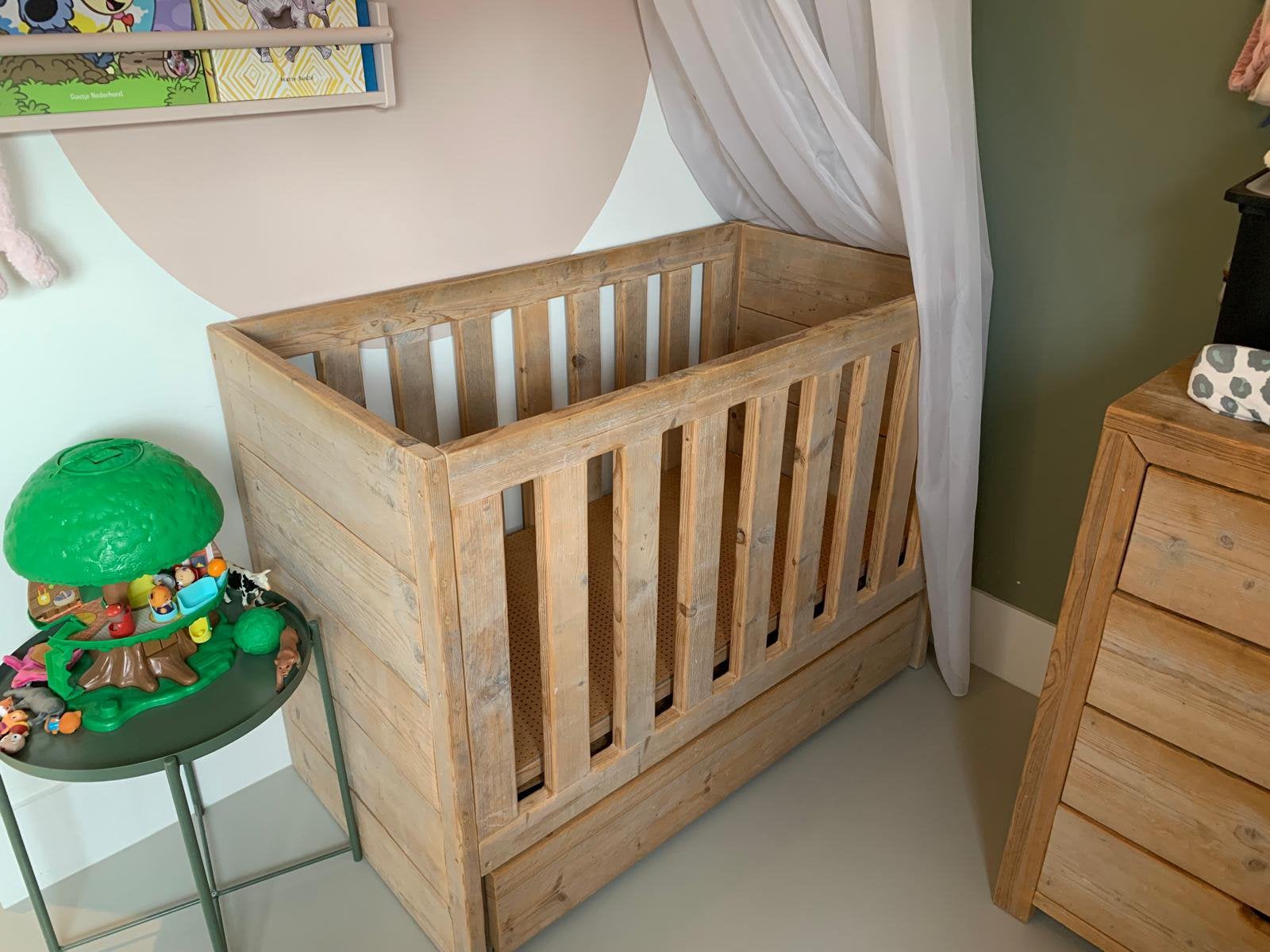Steigerhouten ledikant 120 x 60 cm – inclusief opberglade, Ophalen, Zo goed als nieuw, Ledikant