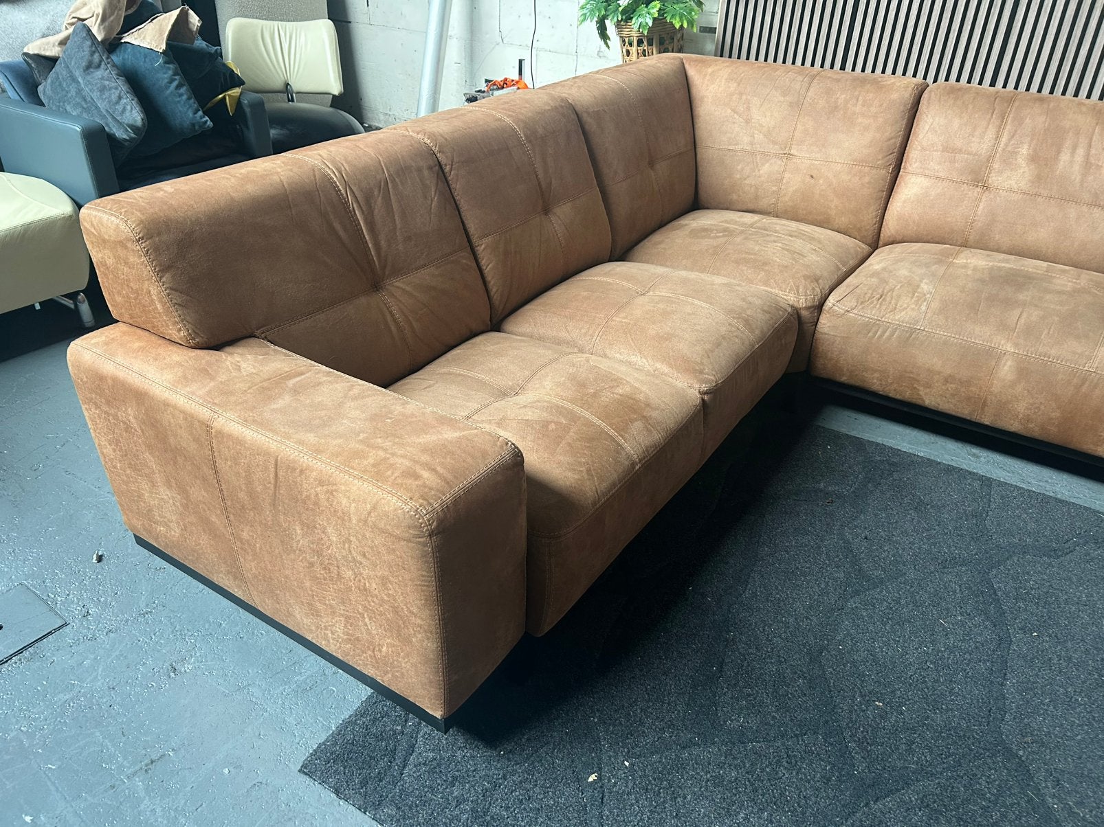 GRATIS LEVERING Hoekbank De Bommel Cognac 305X245 GEREINIGD, Huis en Inrichting, Banken | Bankstellen, Hoekbank, 300 cm of meer