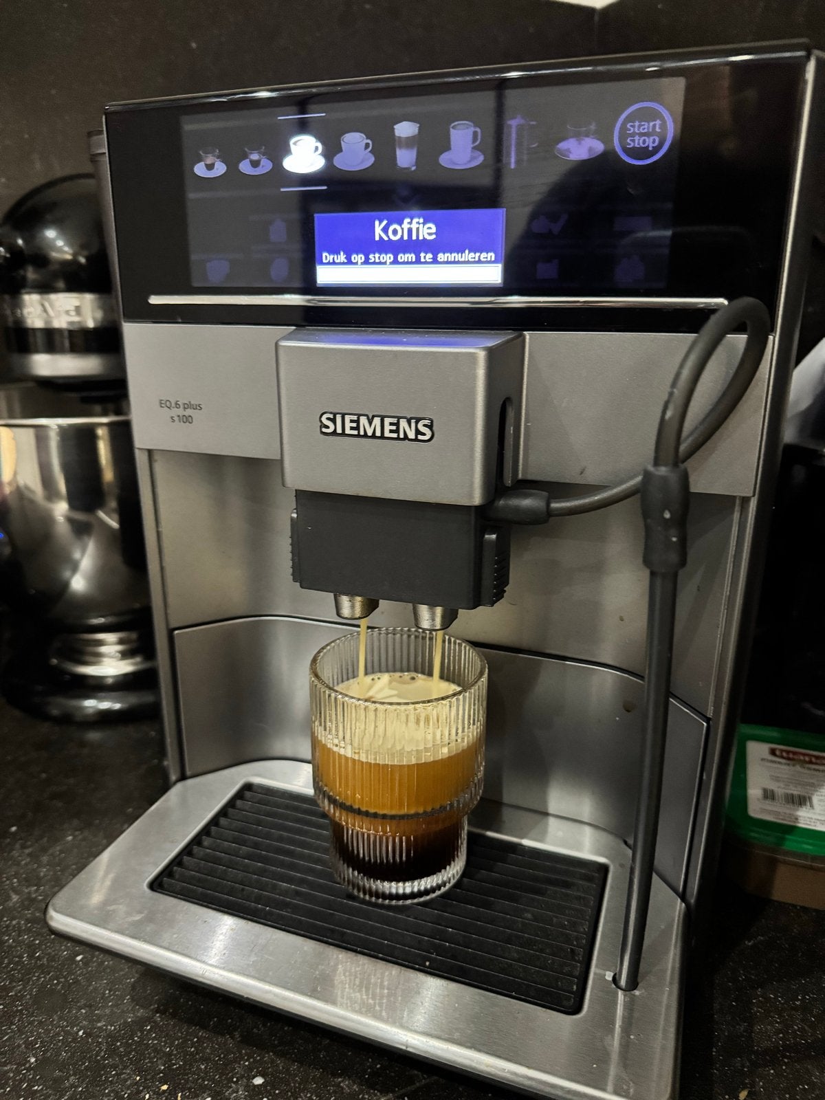 Siemens EQ.6 plus s100 volautomatische espressomachine, Witgoed en Apparatuur, Koffiezetapparaten, Afneembaar waterreservoir, Espresso apparaat