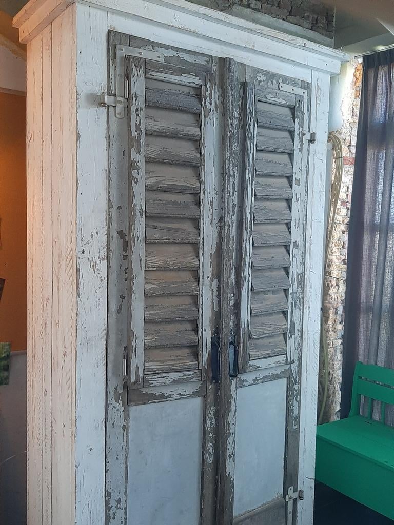 Unieke Steigerhouten Kast met Authentieke Louvre Deuren, Ophalen of Verzenden