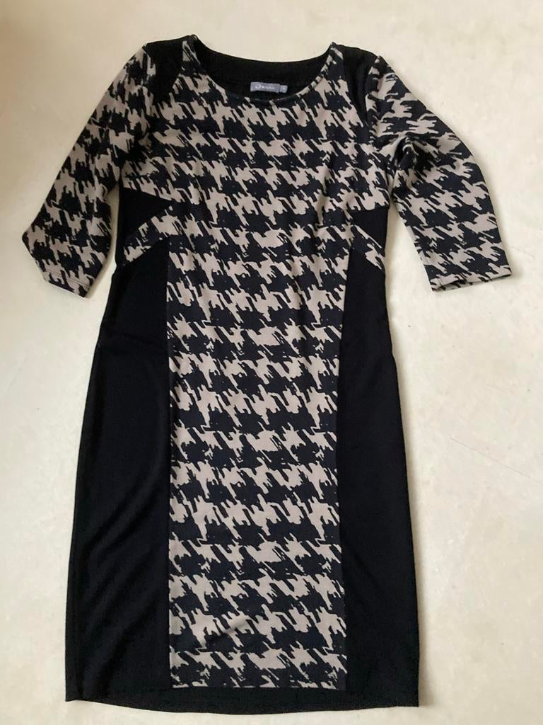 Geisha pied de poule jurkje - maat L ZGAN, Kleding | Dames, Jurken, Zwart, Maat 42/44 (L), Ophalen of Verzenden, Zo goed als nieuw