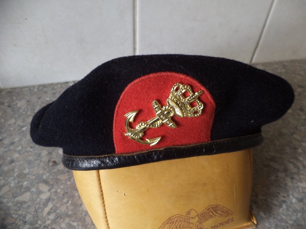 Baret korps marinier goud anker koninklijke marine, Verzamelen, Ophalen of Verzenden, Marine, Nederland, Embleem of Badge