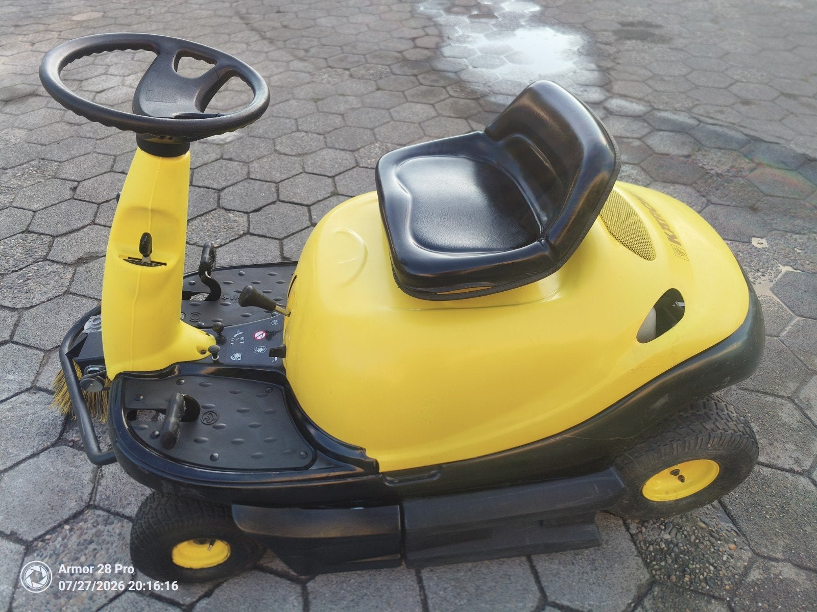 Kärcher veegmachine met Briggs & Stratton motor, Zakelijke goederen, Ophalen of Verzenden