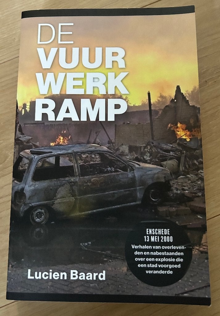 Boek De vuurwerkramp - Lucien Baard Enschede 13 mei 2000, 20e eeuw of later, Verzenden, Lucien Baard, Zo goed als nieuw