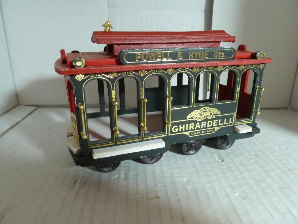 Houten model tram Powell & Hyde Sts, Antiek en Kunst, Antiek | Speelgoed, Ophalen of Verzenden
