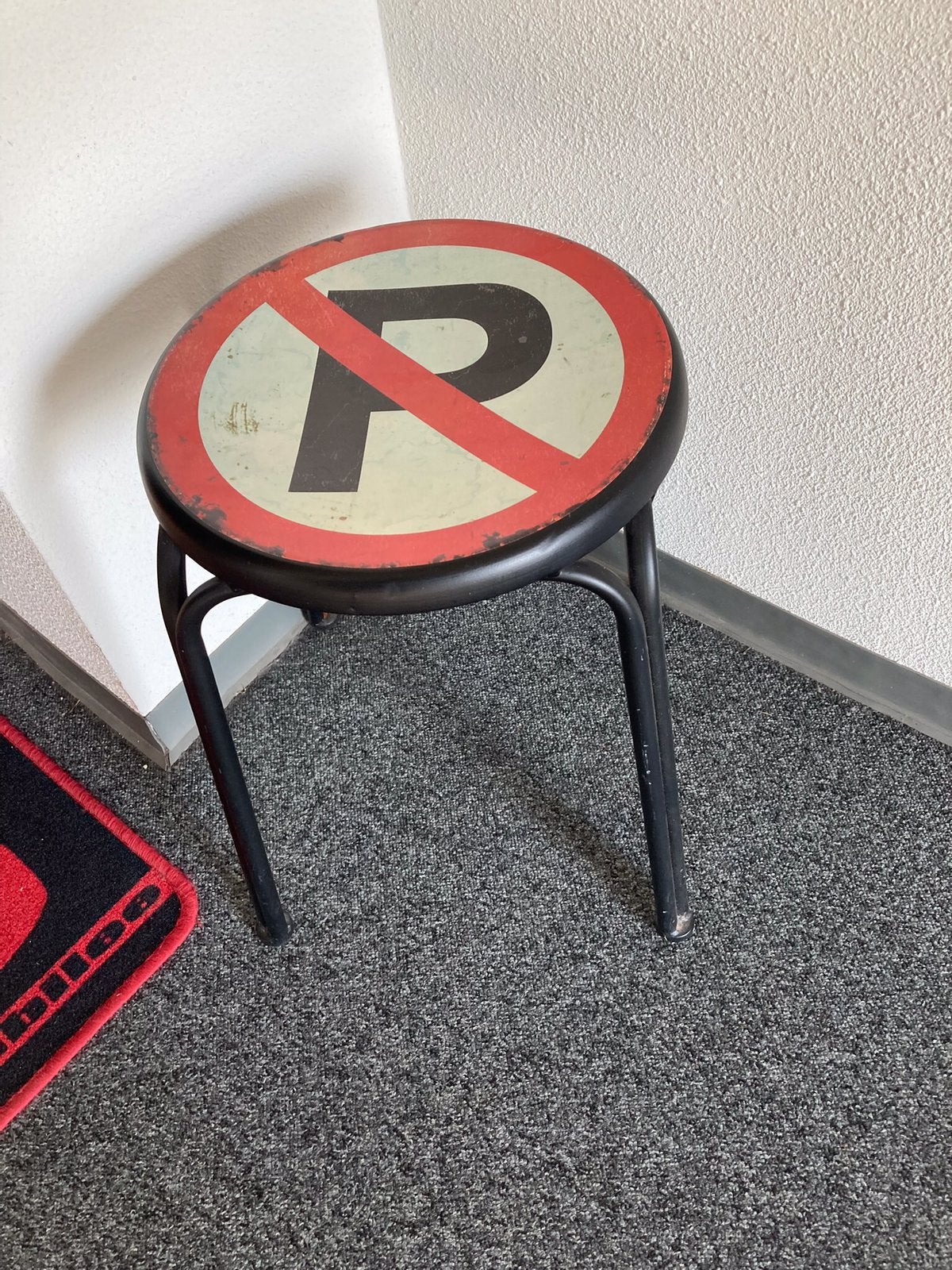 Metalen krukje, Ophalen, Zo goed als nieuw, Staal