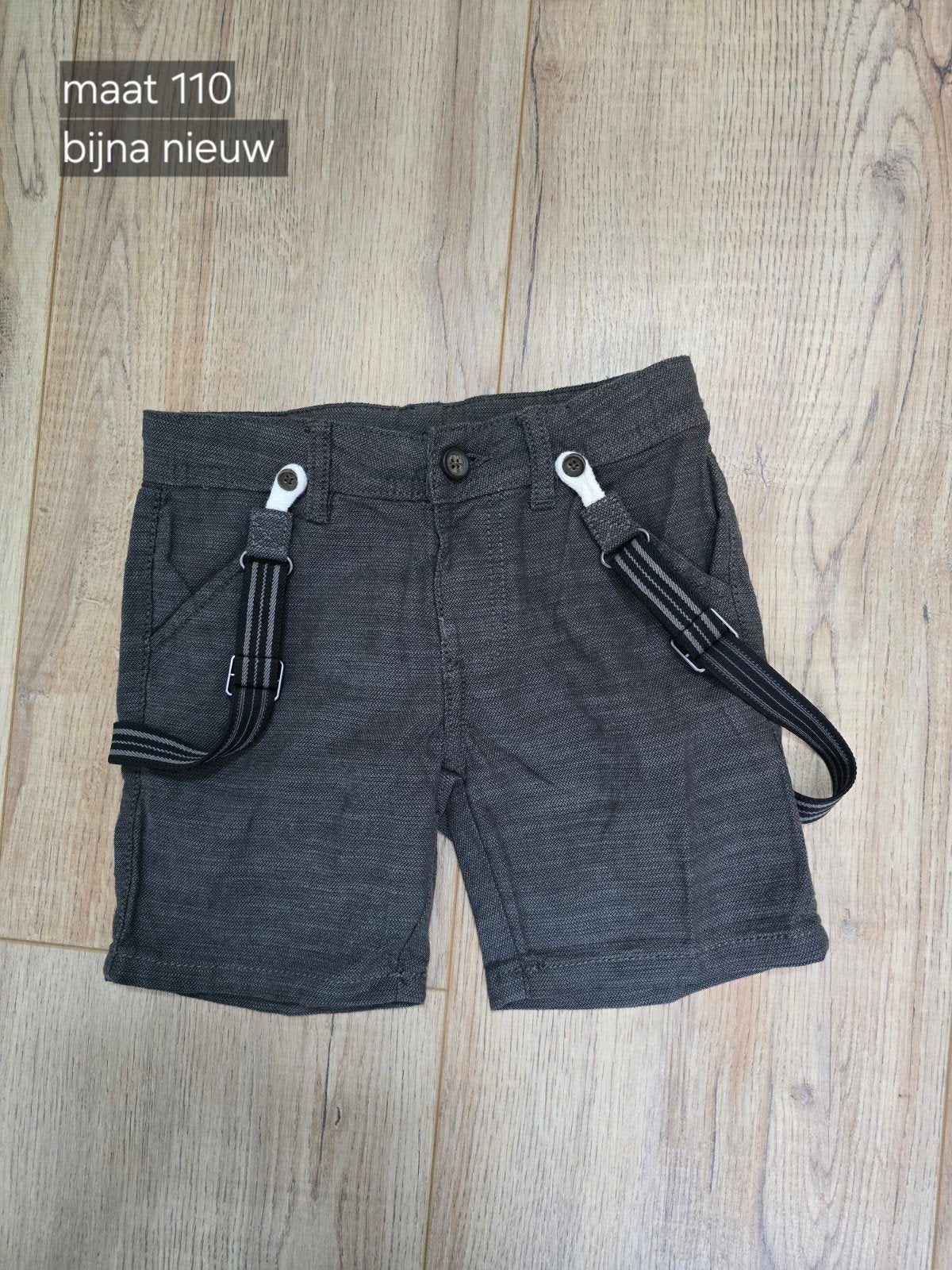Korte broek voor jongen mt 110 bijna nieuw, Kinderen en Baby's, Ophalen of Verzenden, Zo goed als nieuw, Jongen, Broek