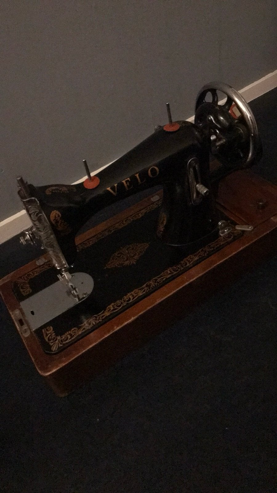 Antieke Velo Naaimachine met Houten Koffer, Ophalen