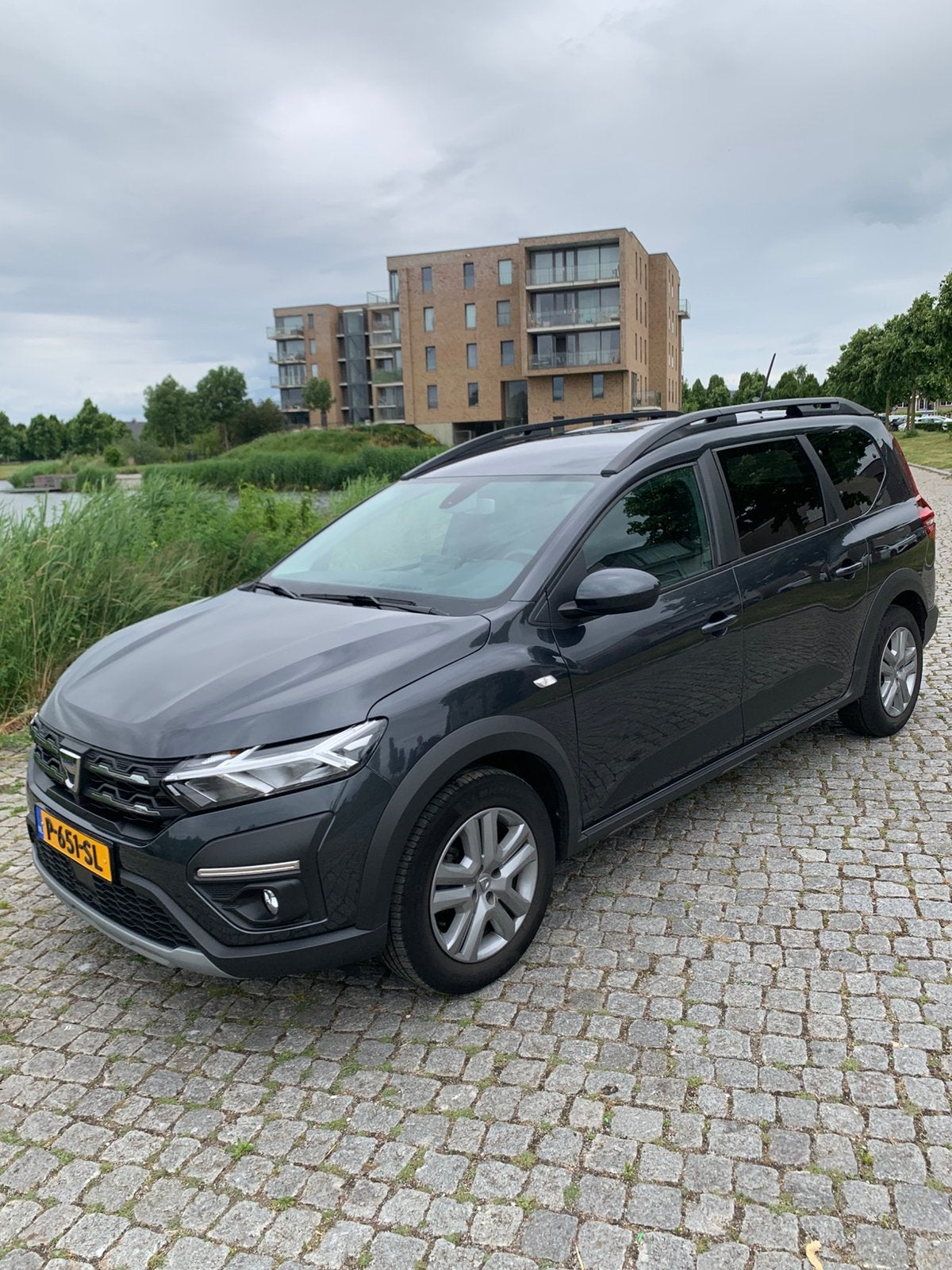 Dacia Jogger 1.0 TCe 100pk Bi-fuel 7 persoons 2022 64.000 km, Auto's, 1227 kg, Stof, Zwart, Origineel Nederlands