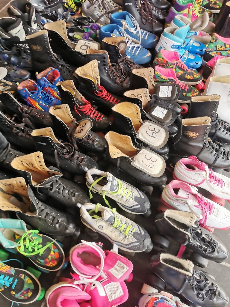 Rolschaatsen huur/ Rollerdisco, Hobby en Vrije tijd, Feestartikelen | Verhuur, Ophalen, Zo goed als nieuw, Overige
