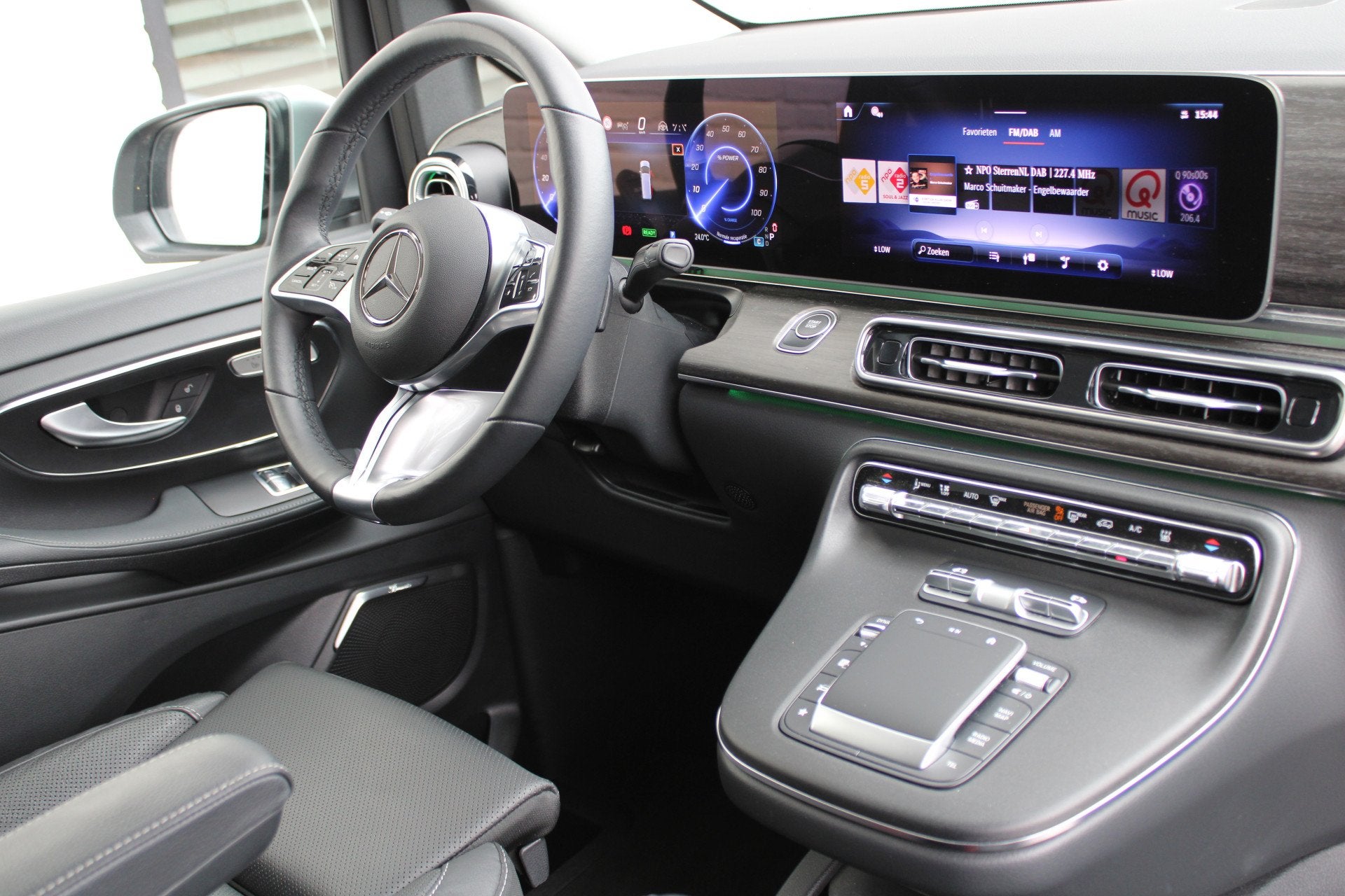 Mercedes-Benz EQV 300 L3 / Extra Lang / 7-Persoons / 2x Elec, Auto's, Dealer onderhouden, Gebruikt, Met garantie (alle), 2535 kg