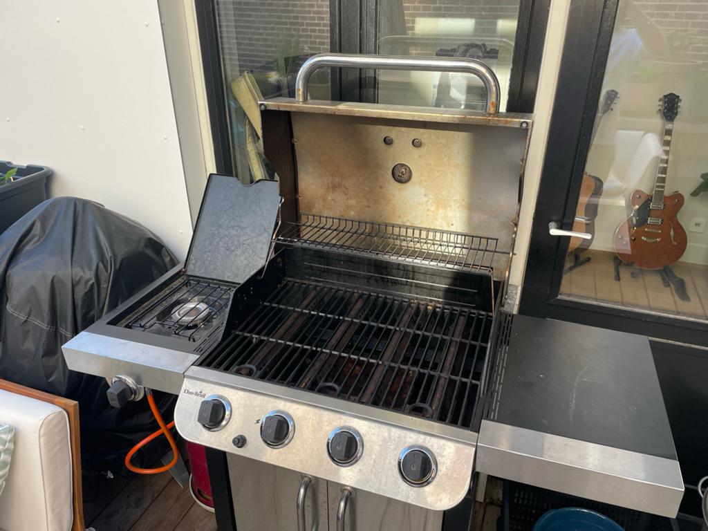 Char-Broil Gasbarbecue met zijbrander en hoes, Ophalen, Gebruikt
