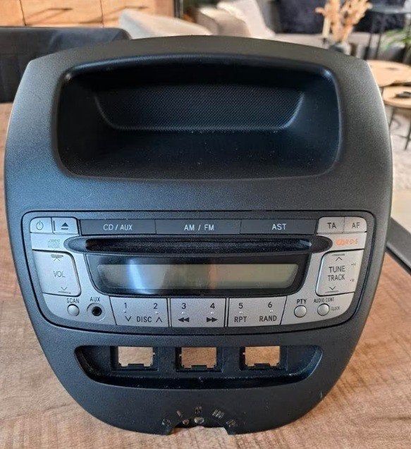 Autoradio met frame Toyota Aygo Citroen C1 Peugeot 107, Gebruikt, Ophalen of Verzenden, X, X