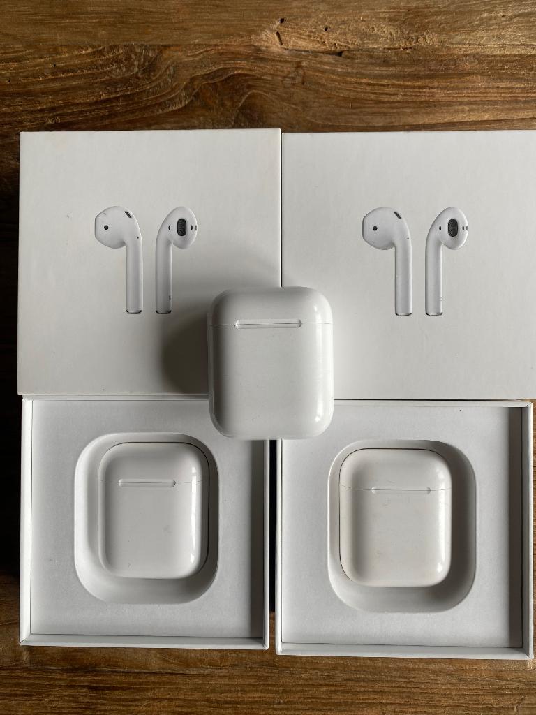 Airpods 2, Gebruikt, Ophalen of Verzenden, Apple, In oorschelp (earbud)
