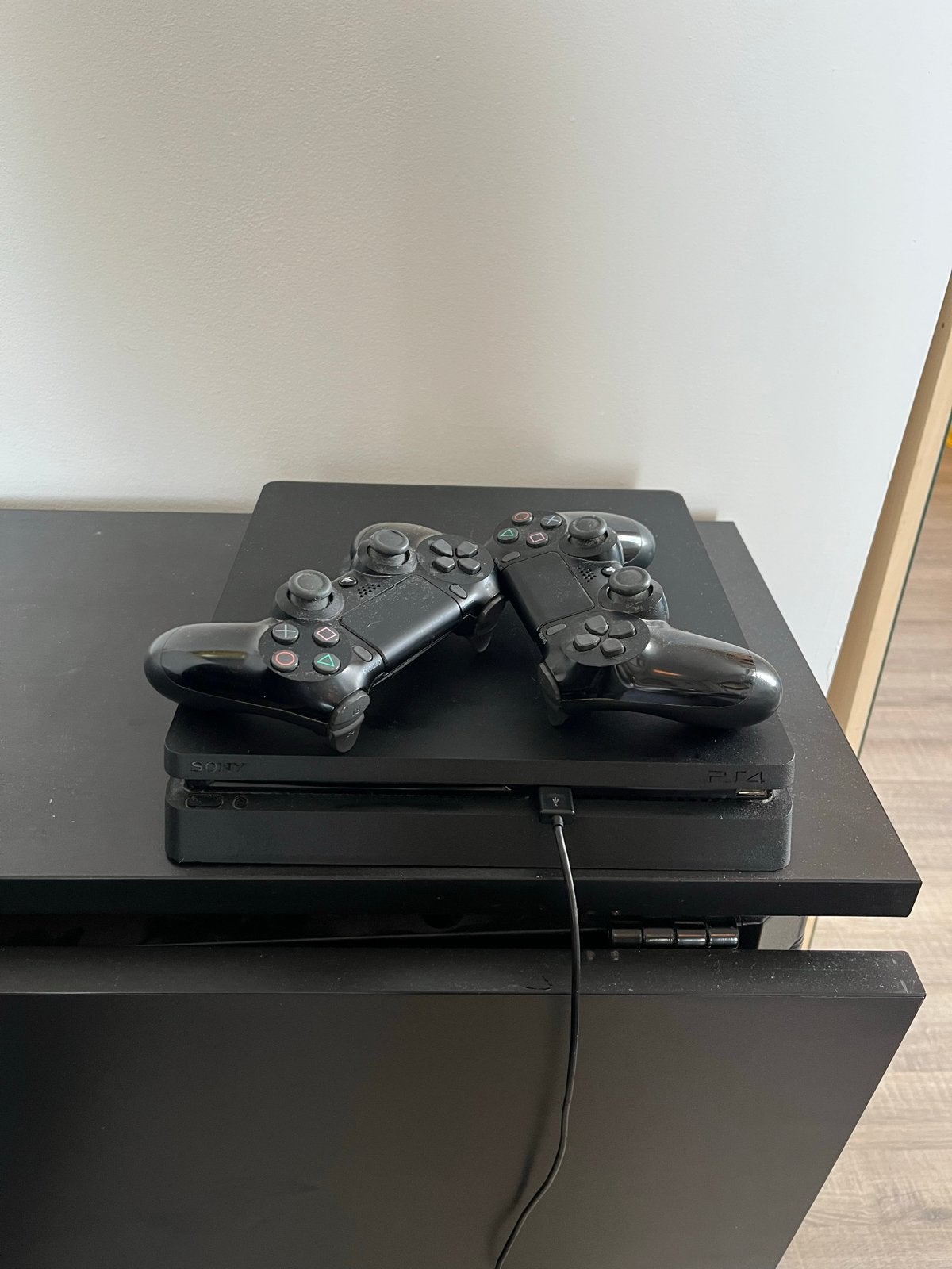 Playstation 4 met 2 controllers en 2 spellen, Ophalen of Verzenden, Gebruikt, Met 2 controllers, Met games