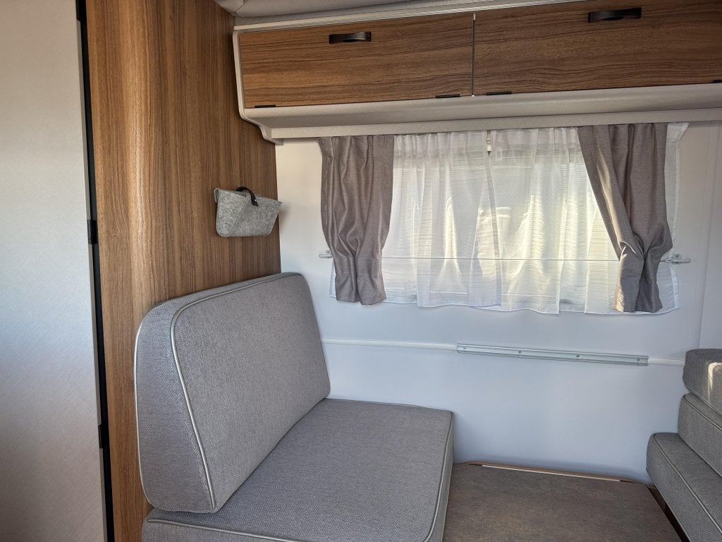 Eriba Touring 550 Legend Hampton zilver, Bedrijf, Treinzit, Tot en met 3, 4 tot 5 meter