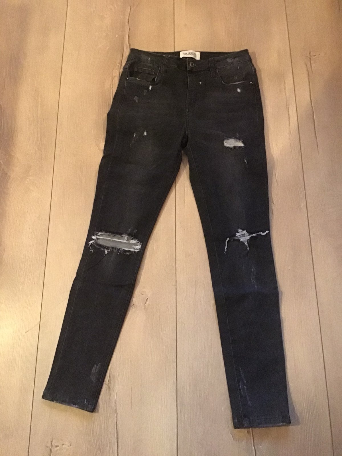 Spijkerbroek zwart M met gaten Queen Hearts d, Ophalen of Verzenden, Zo goed als nieuw, Zwart, W28 - W29 (confectie 36)