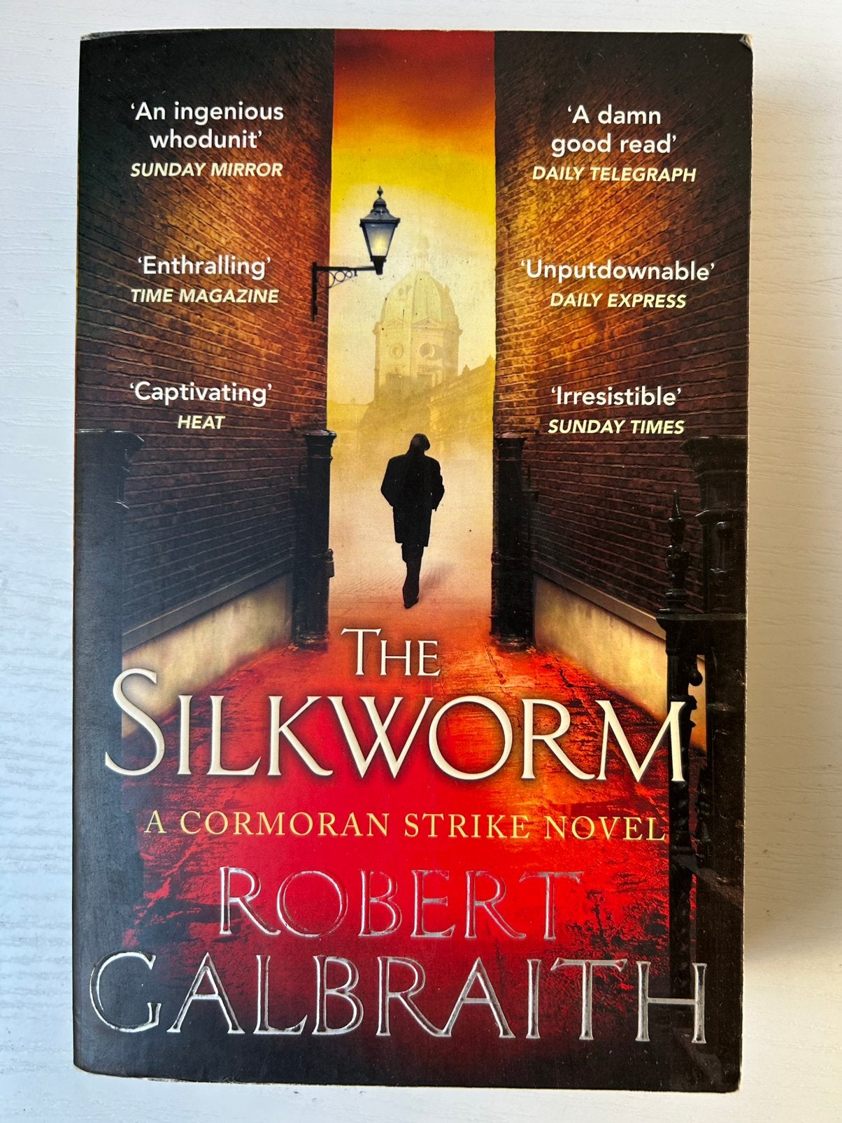 Robert Galbraith - The Silkworm, Boeken, Taal | Engels, Gelezen, Ophalen of Verzenden