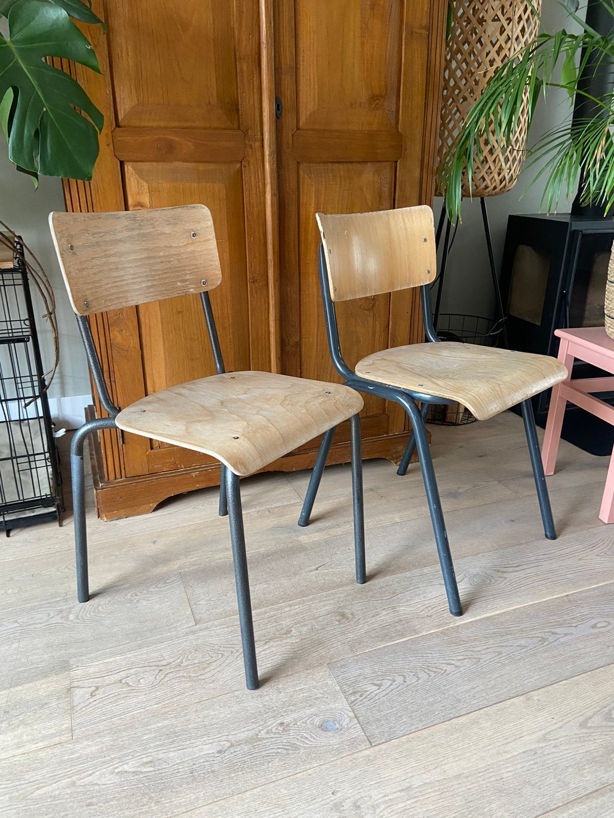 Twee schoolstoelen, Ophalen, Gebruikt, Bruin, Twee