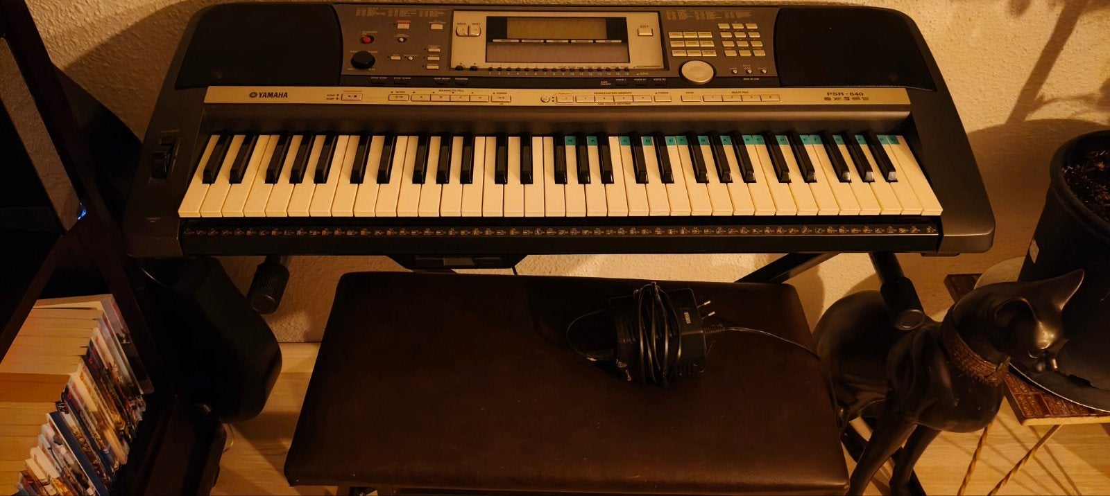 Yamaha PSR-640 Keyboard met standaard en kruk, Ophalen, Yamaha, Aanslaggevoelig, 61 toetsen