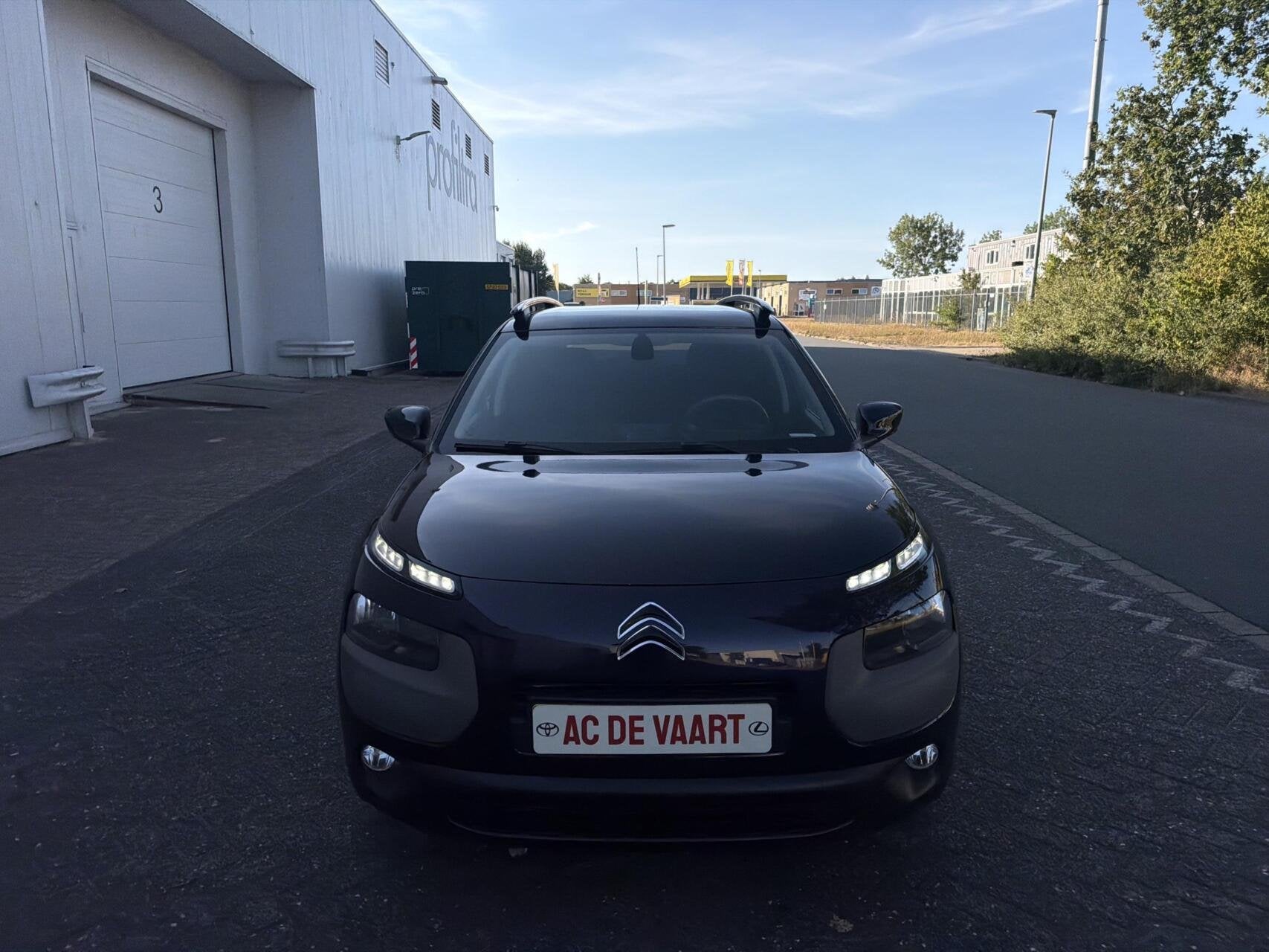 Citroen C4 Cactus 1.2 PureTech Shine, Voorwielaandrijving, Euro 5, Gebruikt, 82 pk