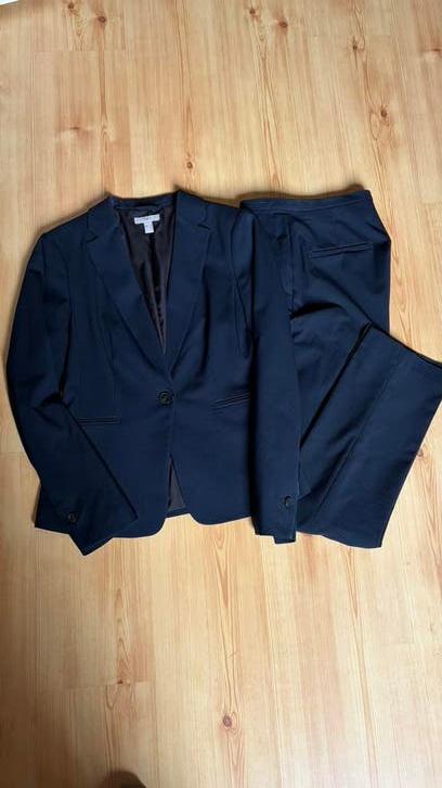 Donkerblauw pak blazer en pantalon H&M maat 36, Kostuum of Pak, Blauw, Ophalen of Verzenden, Zo goed als nieuw
