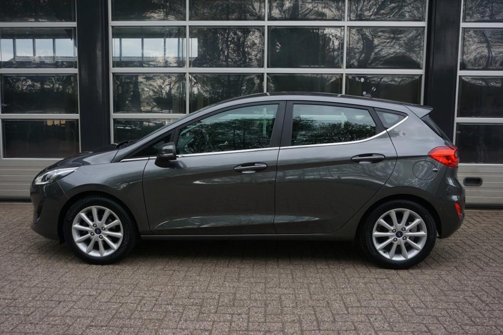 Ford Fiesta 1.0 EcoBoost Titanium Trekhaak/Camera!, Auto's, Ford, Voorwielaandrijving, Gebruikt, Euro 6, 580 kg