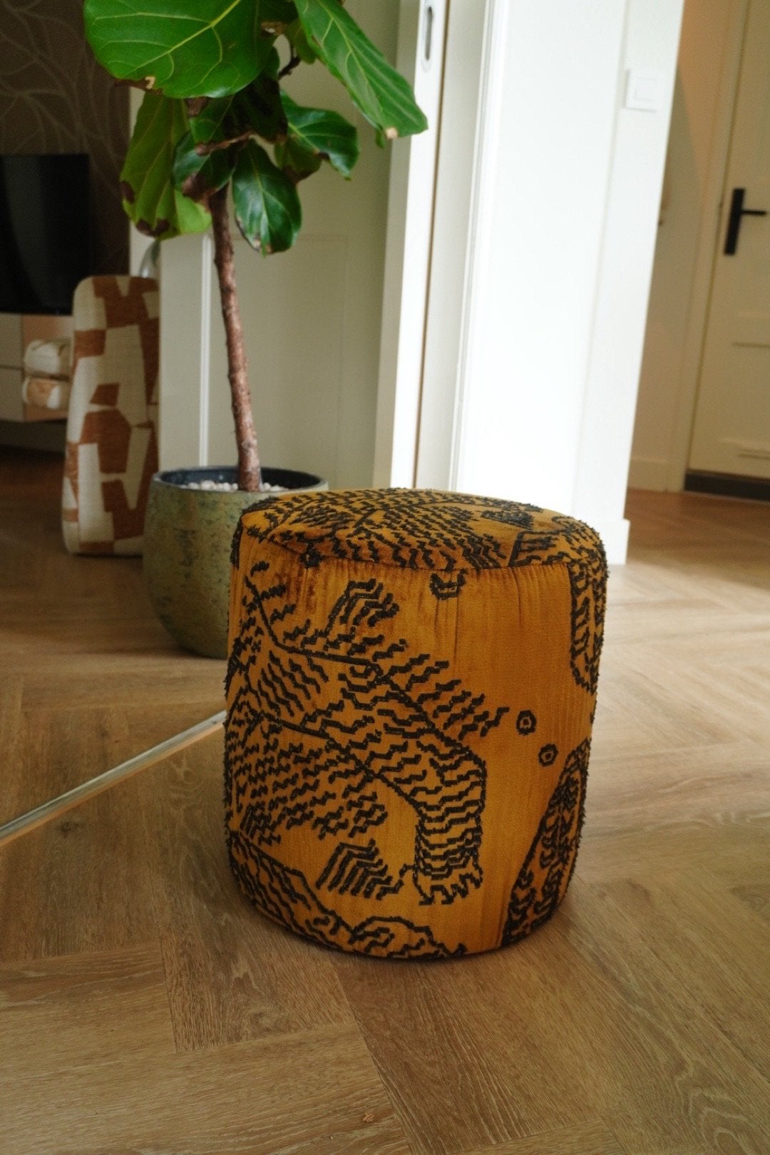 Dedar Poef | Tigar Mountain, Rond, Minder dan 50 cm, Ophalen of Verzenden, Zo goed als nieuw
