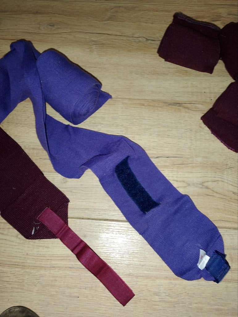 Paarden bandages - Paars en Bordeauxrood, Dieren en Toebehoren, Paarden en Pony's | Beschermers, Ophalen of Verzenden, Gebruikt