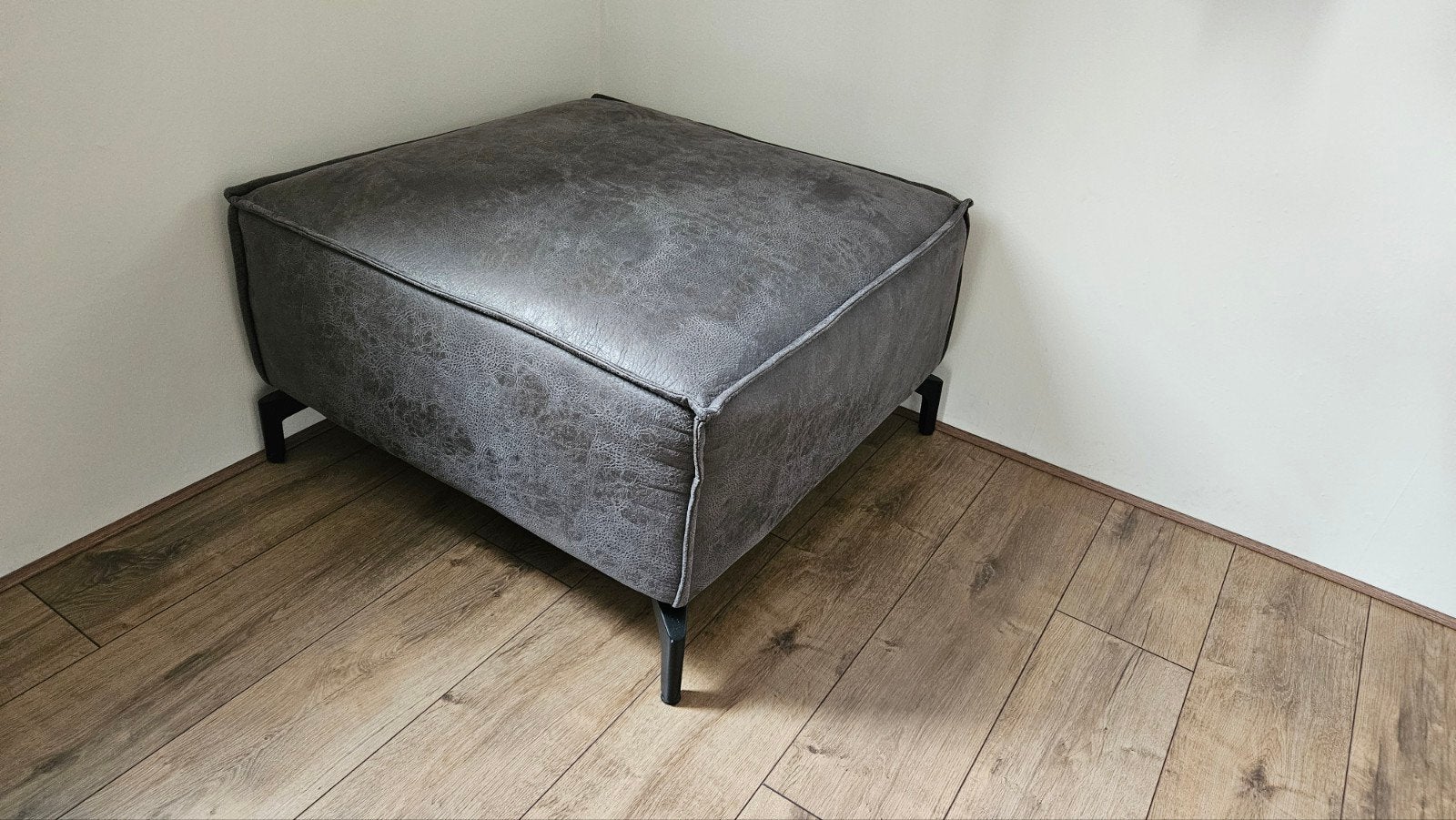 Stijlvolle poef/voetenbank - 80x80 cm, Ophalen, Modern, Industrieel, Vierkant, 75 tot 100 cm