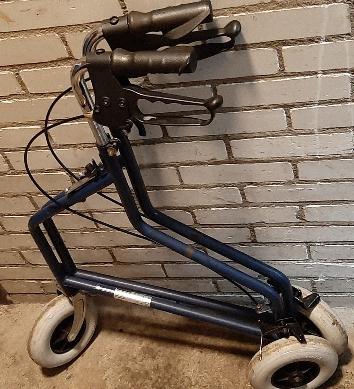 Rollator

Type: Driewiel rollator

6,45 kg, Diversen, Rollators, Ophalen of Verzenden, Lichtgewicht, Gebruikt