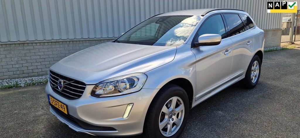 Volvo XC60 2.0 T5 FWD Momentum, Auto's, Volvo, Euro 5, 4 cilinders, Leder en Stof, Origineel Nederlands
