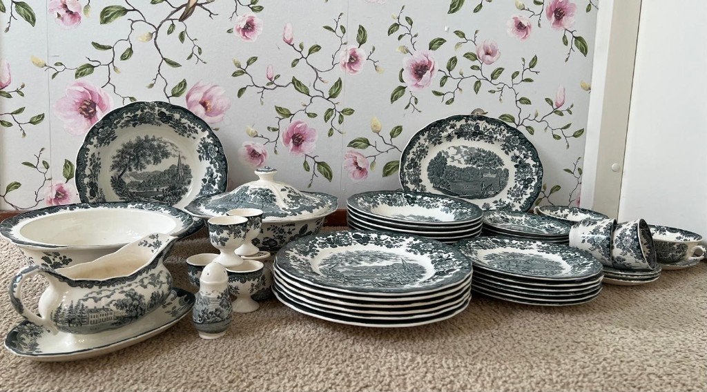 Te Koop  43-delig Royal Worcester Engels servies, Ophalen, Gebruikt, Overige merken, Bord(en)