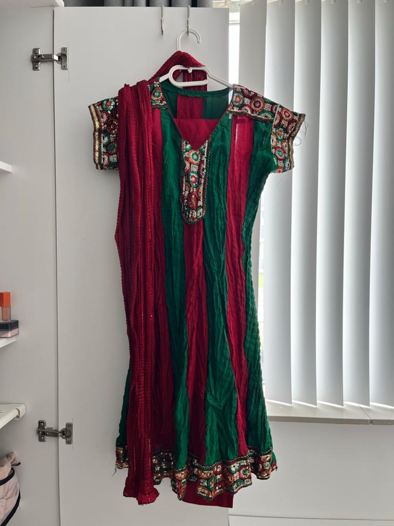 Indiase/Pakistaanse set - Rood & Groen met Borduurwerk, Ophalen of Verzenden, Zo goed als nieuw, Knielengte, Maat 34 (XS) of kleiner