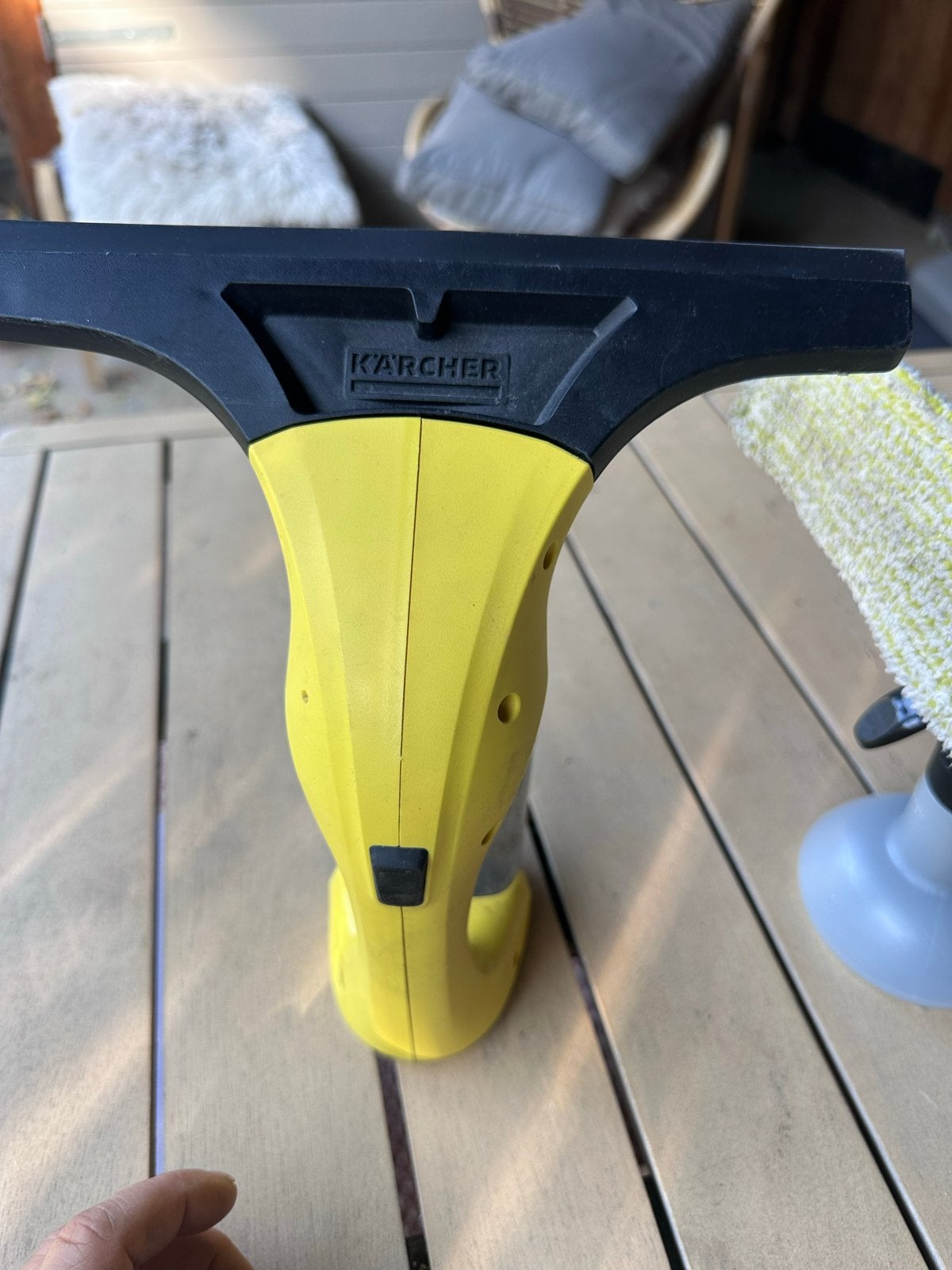 Karcher elektrische raamwisser met spuitfles en doek, Ophalen of Verzenden, Raamwisser of Trekker