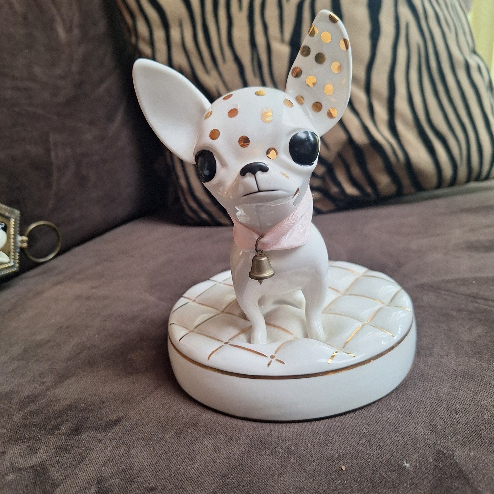 Goebel Uta Koloczek Chicheria Chihuahua beeldje 18 cm, Ophalen of Verzenden, Wit, Steen/keramiek, Klassiek