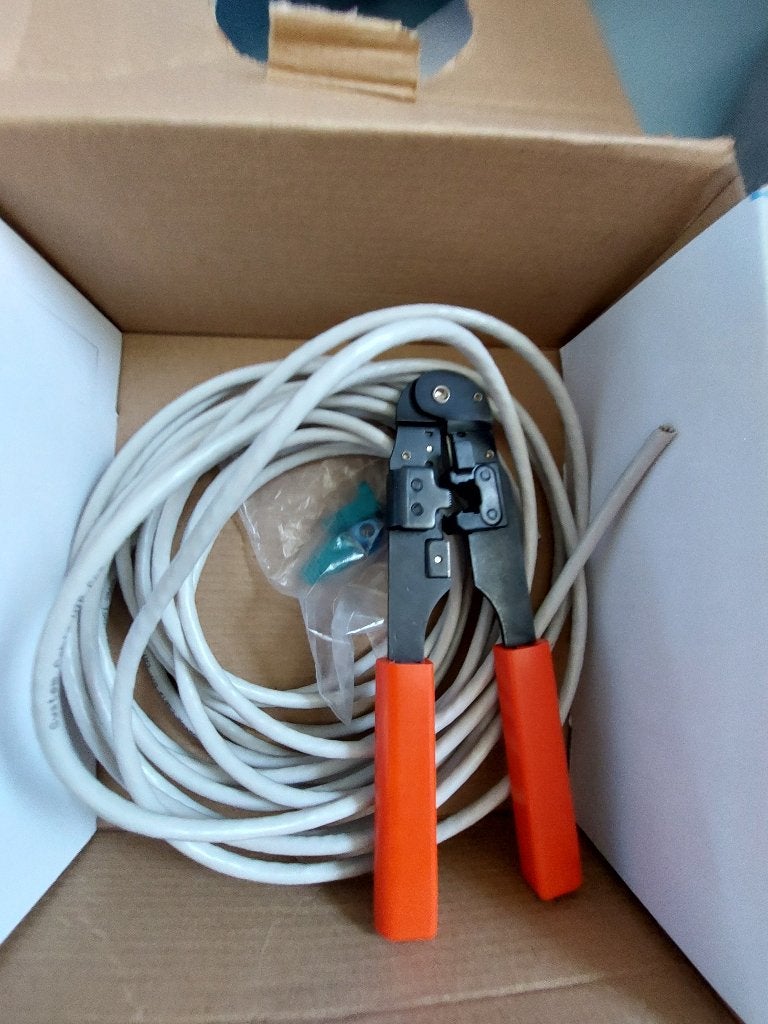 UTP CAT6 netwerk kabel + Tang, Ophalen of Verzenden, Zo goed als nieuw