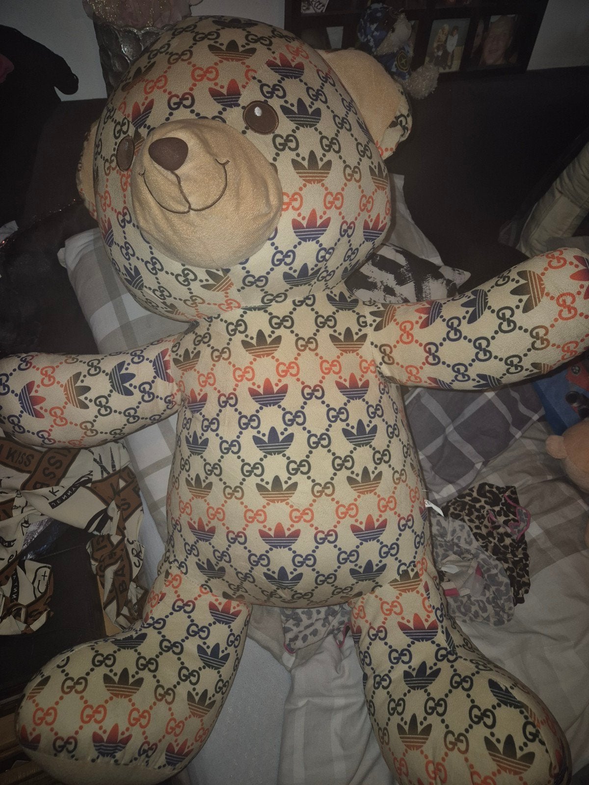 Grote knuffelbeer met Gucci/Adidas print, Overige merken, Overige karakters, Beer, Ophalen of Verzenden
