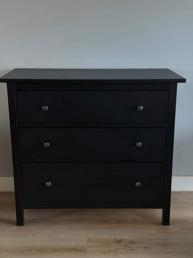 Ikea zwartebruine ladekast / dressoir, Huis en Inrichting, Kasten | Ladekasten, Ophalen, Gebruikt, 100 tot 150 cm, 3 of 4 laden