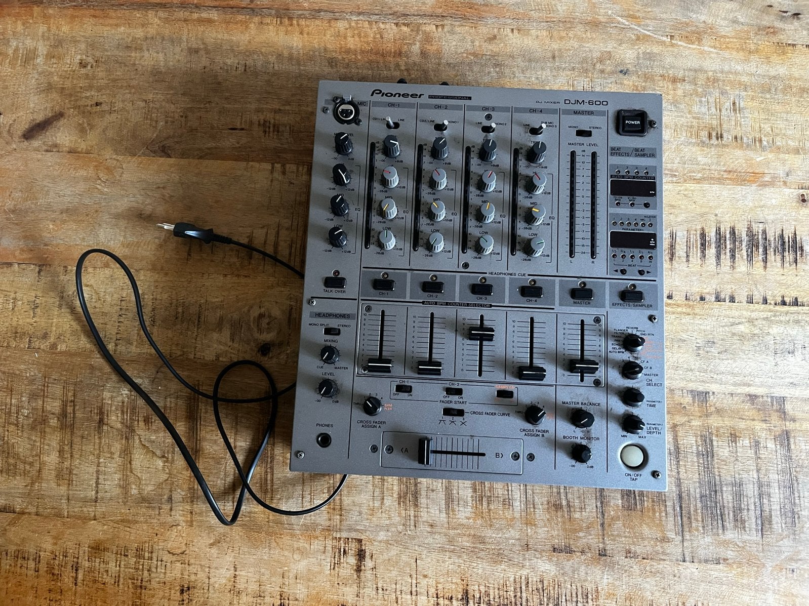 Pioneer DJM-600 4-kanaals mixer in goede staat, Muziek en Instrumenten, Mengpanelen, Ophalen, Gebruikt, Minder dan 5 kanalen