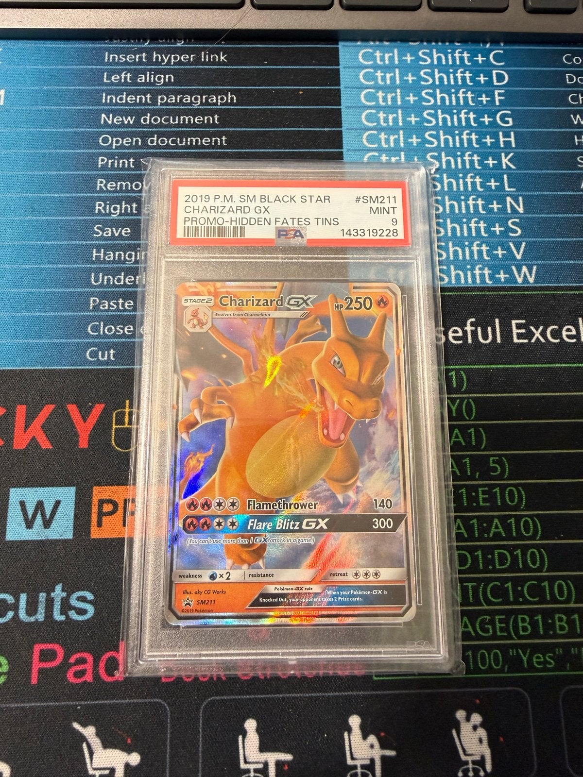Charizard GX SM211 PSA 9 MINT Hidden Fates Tins Promo, Hobby en Vrije tijd, Ophalen of Verzenden, Zo goed als nieuw, Losse kaart