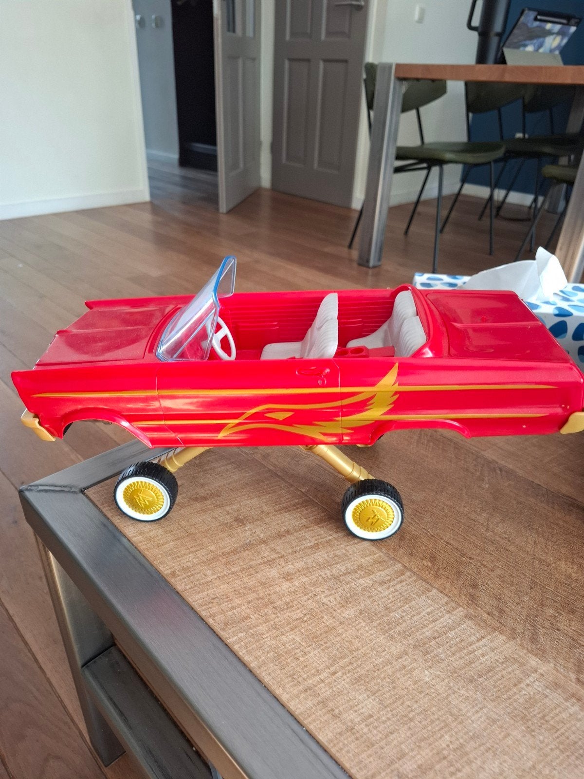WWE Rode speelgoedauto met gouden details, Ophalen of Verzenden, Zo goed als nieuw