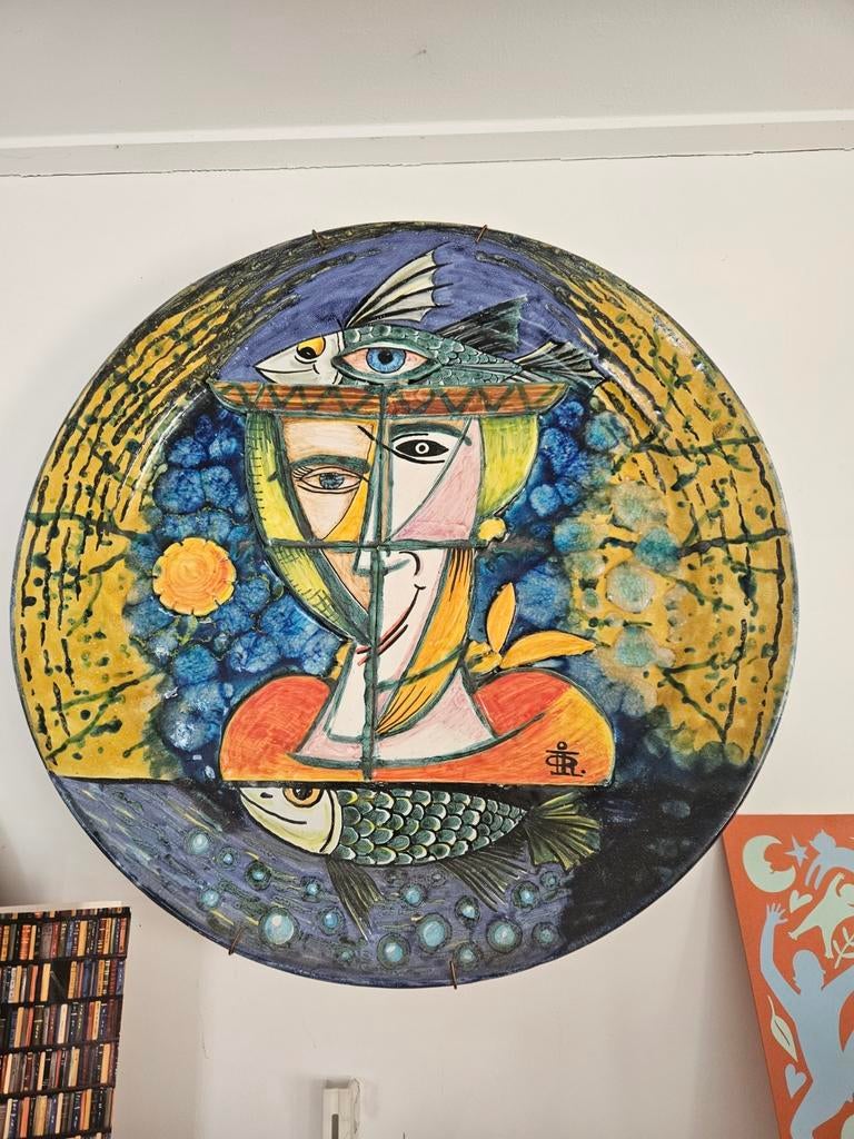 Uniek Keramisch Wandbord - Vrouw met Vissen, Antiek en Kunst, Antiek | Wandborden en Tegels, Ophalen of Verzenden