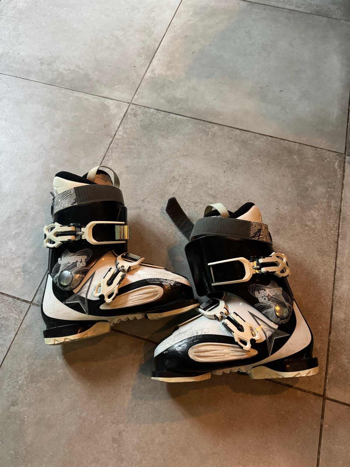 Atomic skischoenen, maat 25.0/25.5 (299 mm), Gebruikt, Schoenen, Ophalen of Verzenden, Atomic