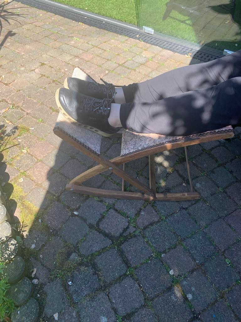 Oud inklapbaar voetenbankje., Ophalen of Verzenden, Zo goed als nieuw, Hout, Verstelbaar