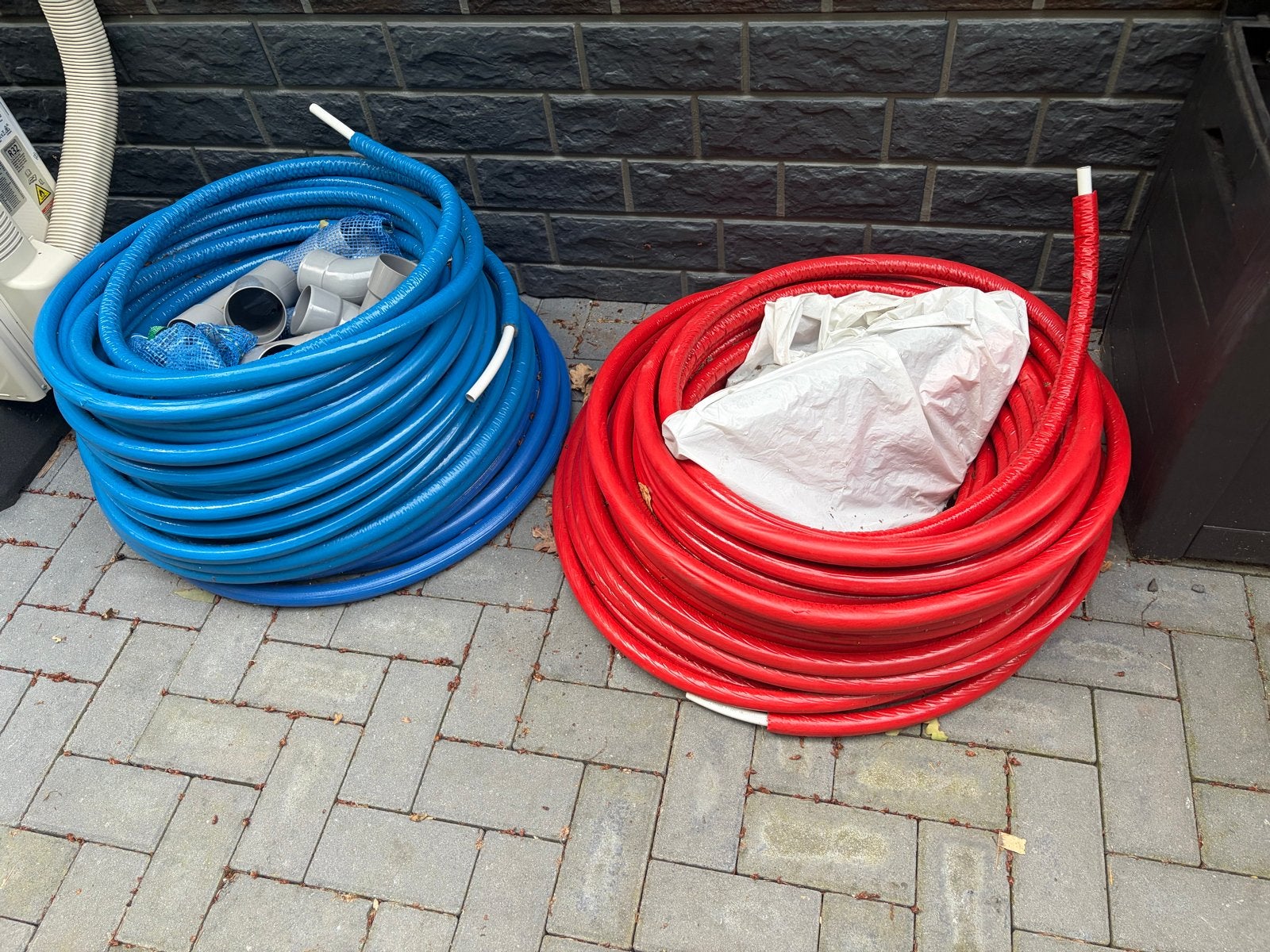 Rode en blauwe waterleiding met isolatie, Doe-het-zelf en Verbouw, Buizen en Afvoer, Afvoer, Gebruikt, Pvc, 6 meter of meer