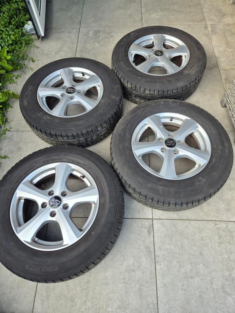 16 inch winterbanden Falken HS439 (215/70R16 100T), Ophalen, 16 inch, Winterbanden, Band(en)
