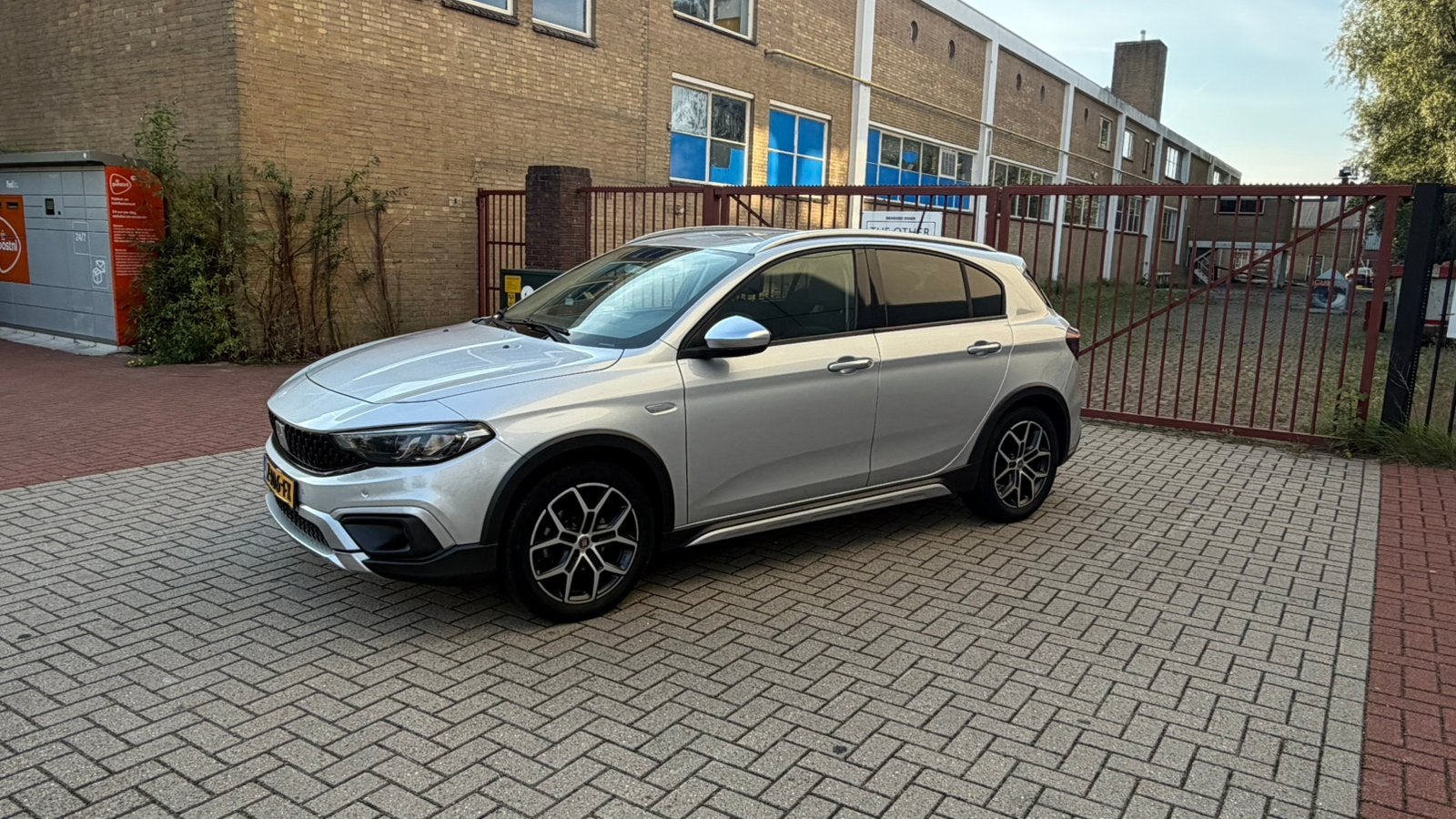 Fiat Tipo 1.0 Cross 100pk 2021 Grijs, Voorwielaandrijving, Euro 5, Zwart, Leder en Stof